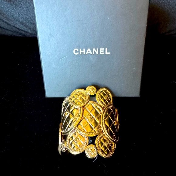 CHANEL Cuff bracelet. Unique design! Rare - Picture 9 of 10